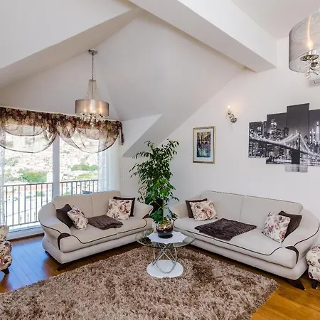 Klio - Two Bedroom With Balcony And Sea View アパート